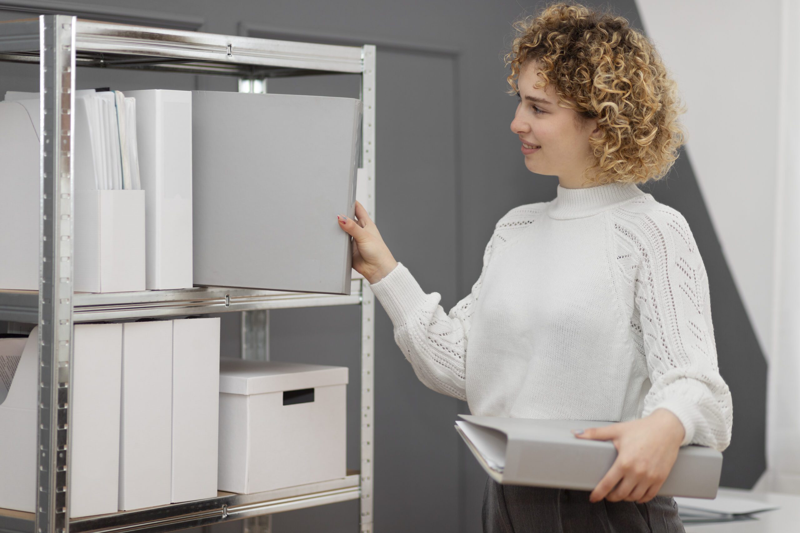 Maximize Small Spaces with Steel Chrome Shelves and Casters from Kuzney